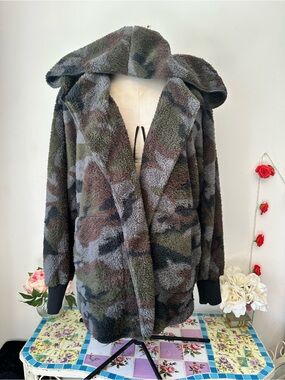 Mystree Camo Sherpa Cardigan Jacket in Green and Gray